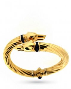 Bracciale rigido in oro giallo con teste di levrieri Bracciale rigido in oro giallo con teste di levrieri